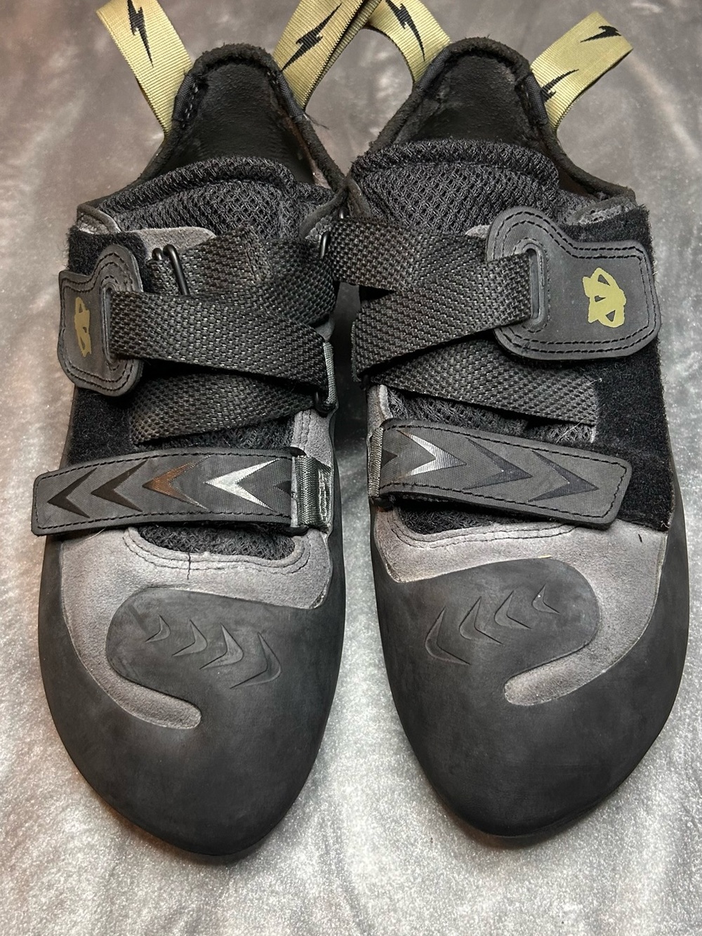 Evolv Defy VTR Men’s 9.5 Rock Climbing Shoes Black Gray Double Strap